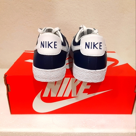 Nike - Picture 3 of 4